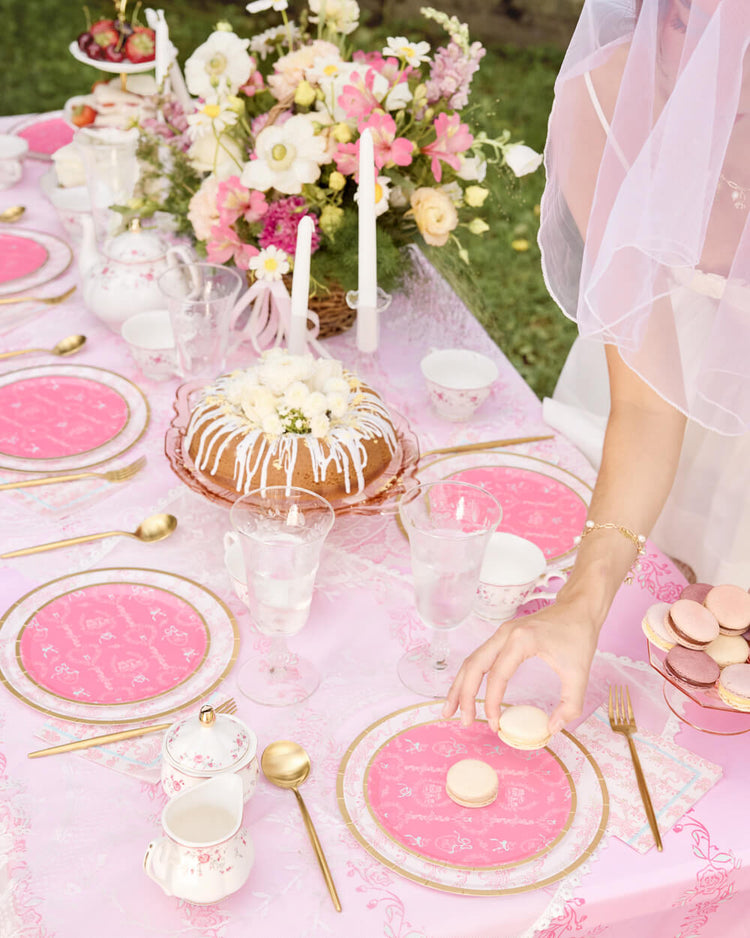 Romance Plates - 32 paper plates, 2 sizes